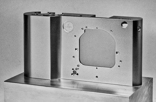 LeicaT701_body3.jpg