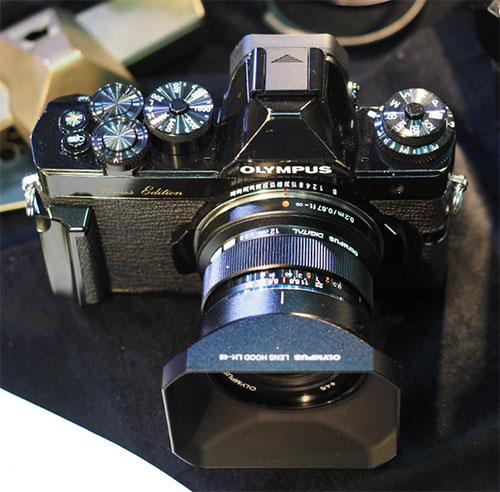oly_om-d_brassedition_001.jpg