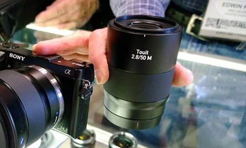 zeiss_touit50mmf28_01.jpg