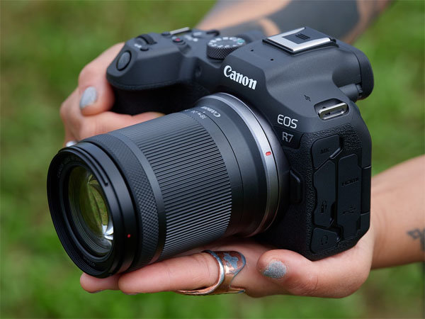 canon_EOSR7_w_RF-S18-150_dpr_001.jpg