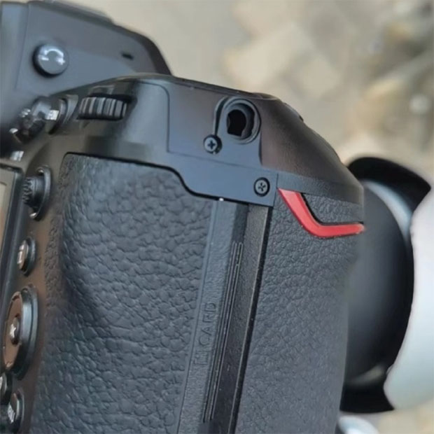 nikon_Z8_strap_nr_002.jpg